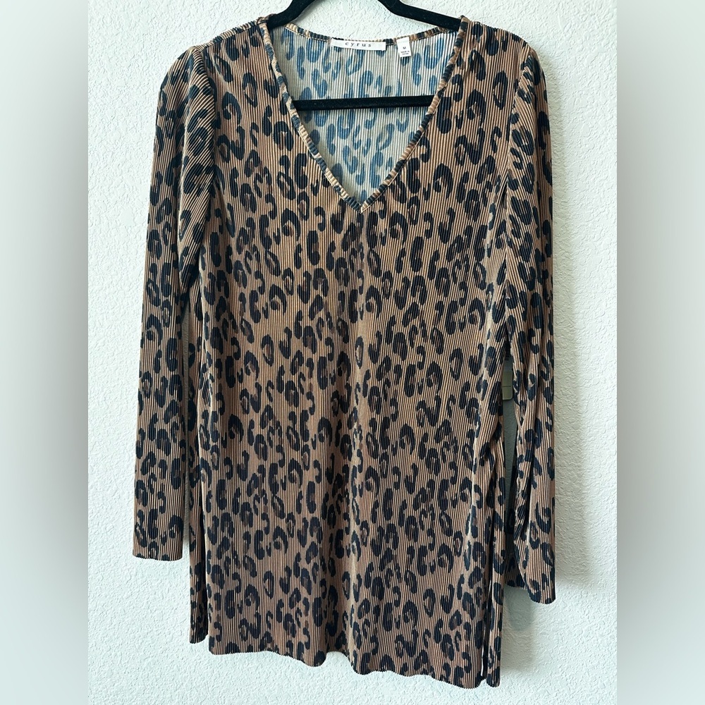 New Cyrus Sz M Ribbed Long Sleeve Leopard Print Stretch Top